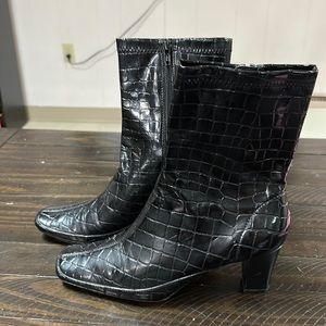 Aerosoles Women’s Booties, size 10.